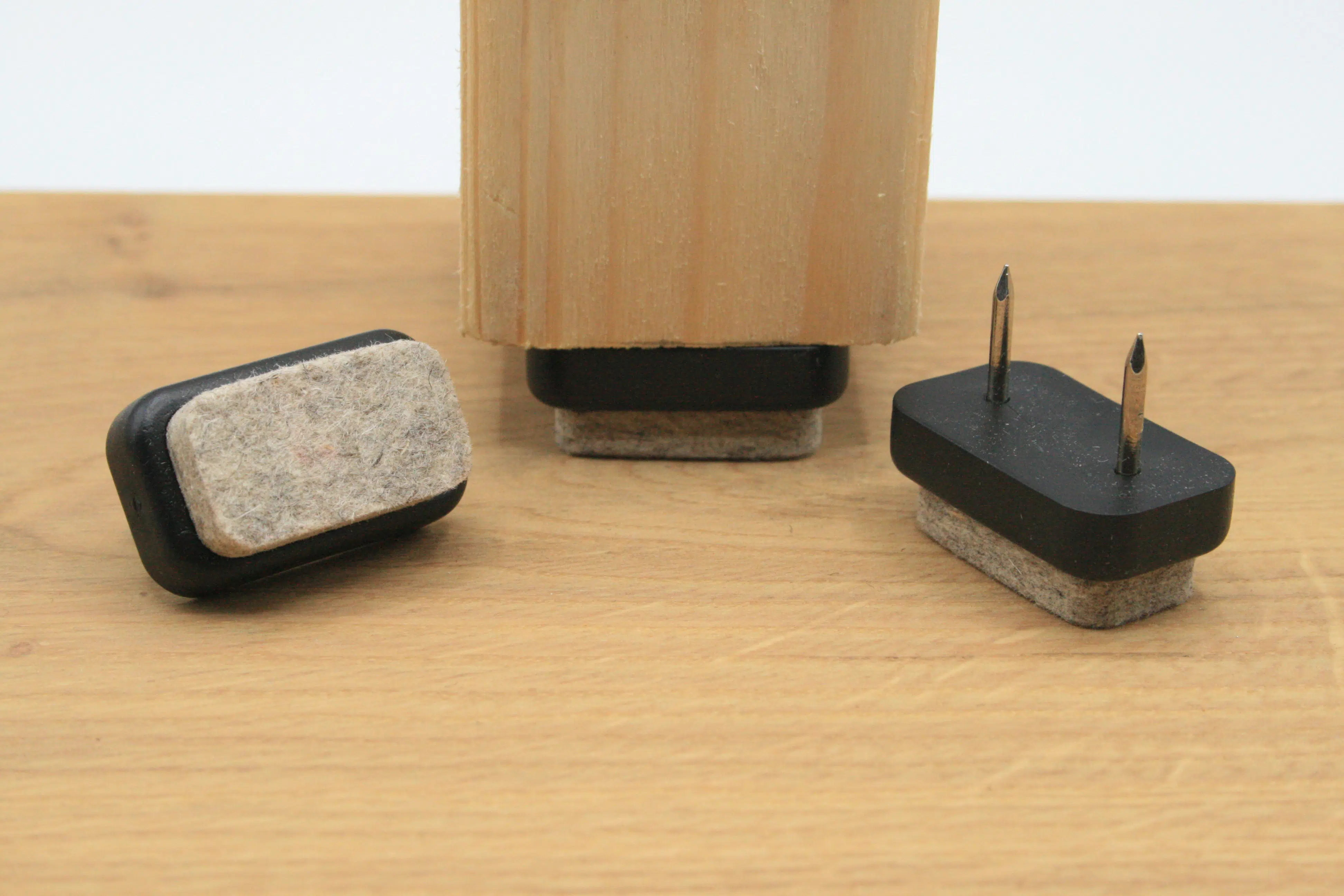 Viltglijder Rechthoek met nagel 30x18mm